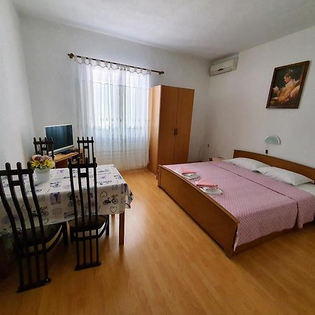 סווטי יוראי Apartments - Buffet 2B חדר תמונה