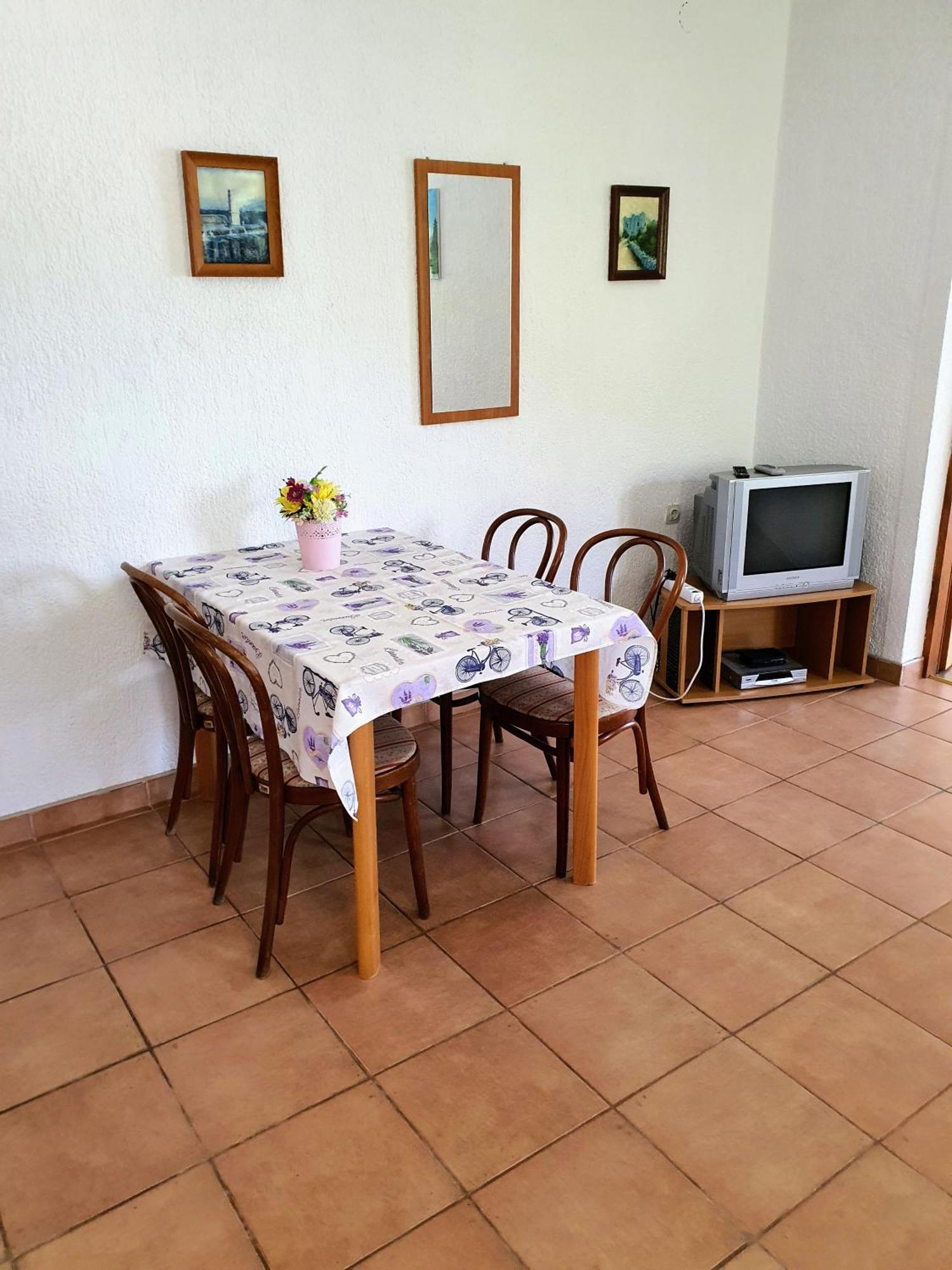 סווטי יוראי Apartments - Buffet 2B חדר תמונה