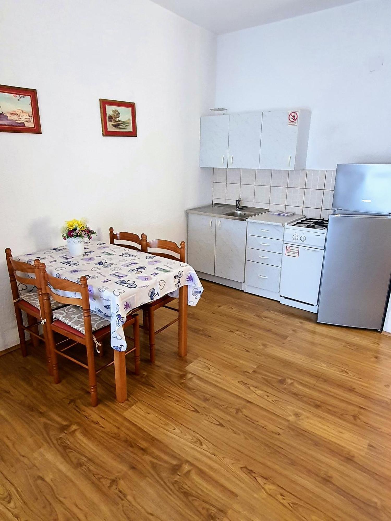 סווטי יוראי Apartments - Buffet 2B חדר תמונה